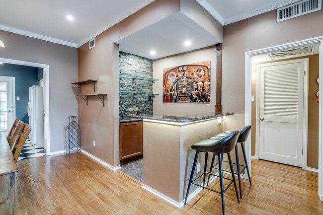 Photo - 4312 Bellaire Dr S