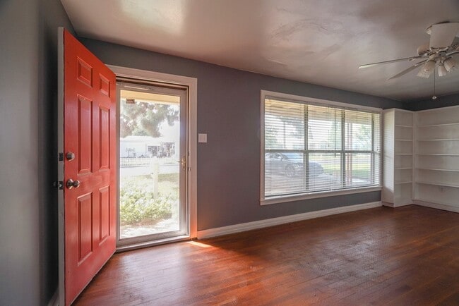 Photo - 206 Sunset Ln