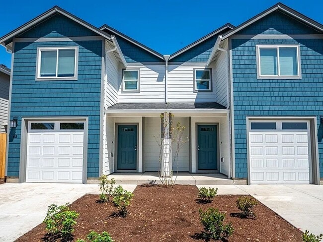 Building Photo - New 3 Bed / 3 Bath Duplex! $500 Amazon Gift Card! First 1.5 Month's Rent Is Free!