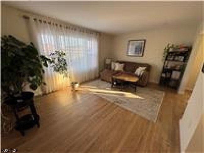 Photo - 261 Schuyler Ave