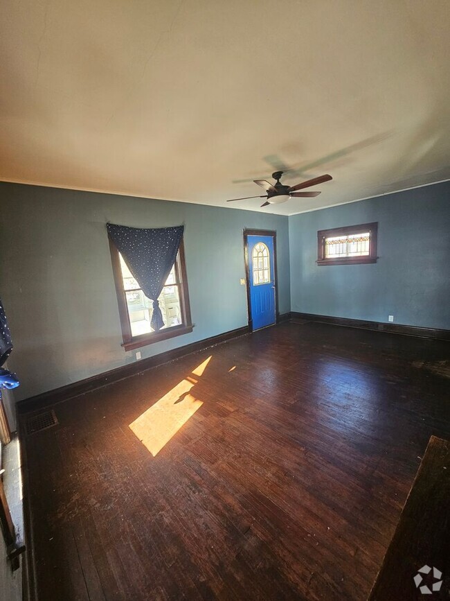 Building Photo - Newly Remodeled 2 bedroom Rental