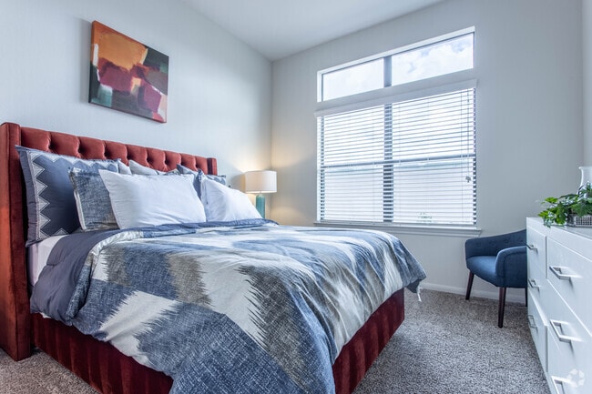 1 BR, 1 BA - 670 SF - Haven at Main