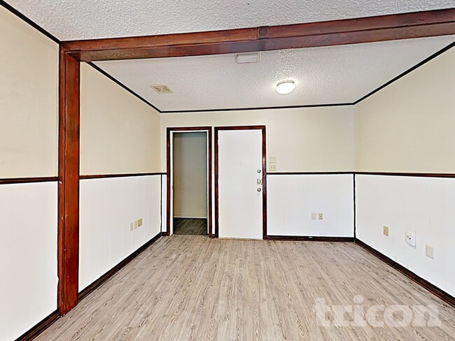 Photo - 8015 Chestnut Barr Dr