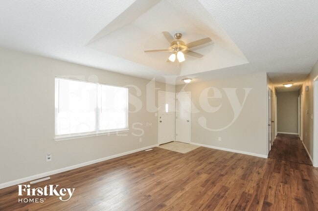 Photo - 2116 NE Cromwell St