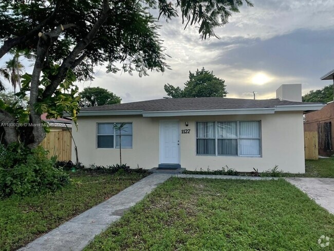 Building Photo - 1127 NW 7th Ave Rental