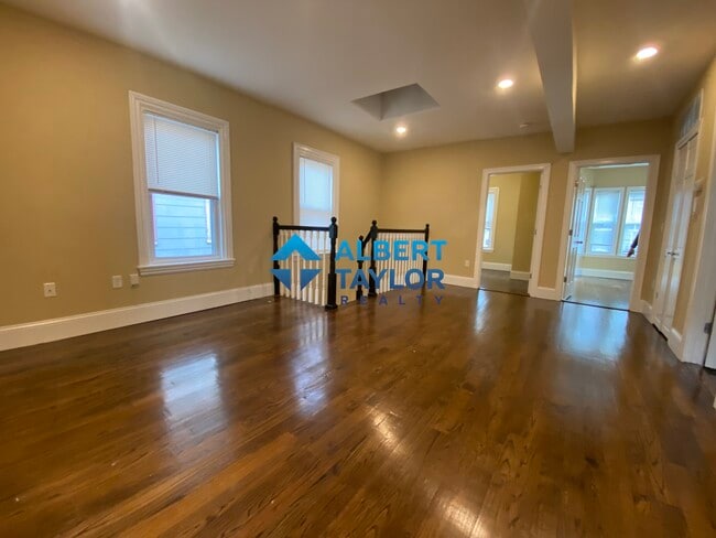 Photo - 1568 Tremont St