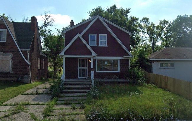 Building Photo - Find Comfort in Every Corner at Woodmont Avenue