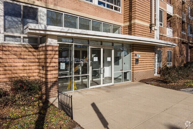 Photo - Potomac Place Condominiums