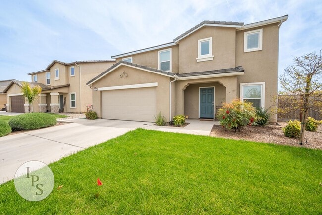 Building Photo - Sanger 2-Story Home, SOLAR!!! 4BR/2.5BA, ...
