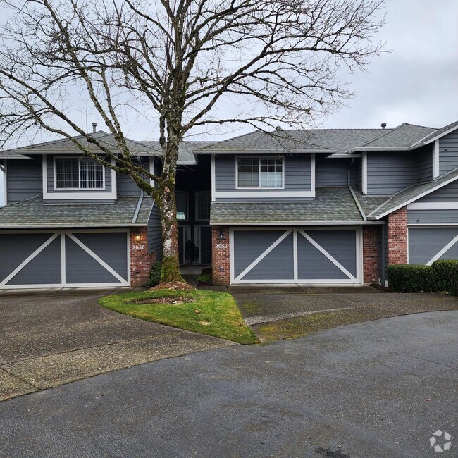 Building Photo - Spacious Double Primary Home in West Linn