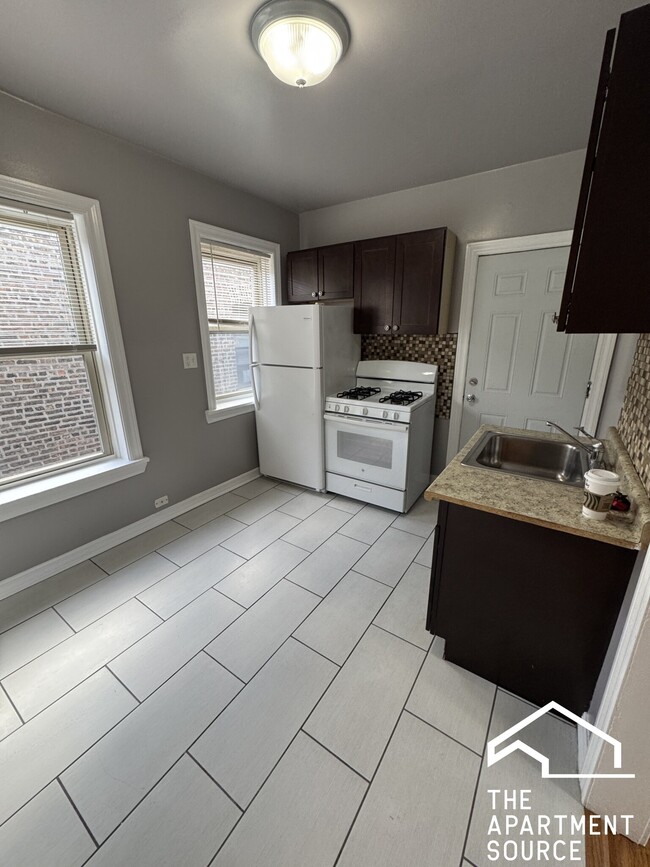 Building Photo - 4027 W Melrose St Unit 3S