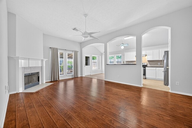 Photo - 14007 Hillingdale Ln