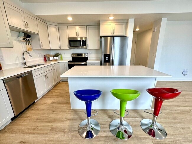 Photo - Modern 3-Bedroom Condo in Adventurous Daybreak! Unidad B308