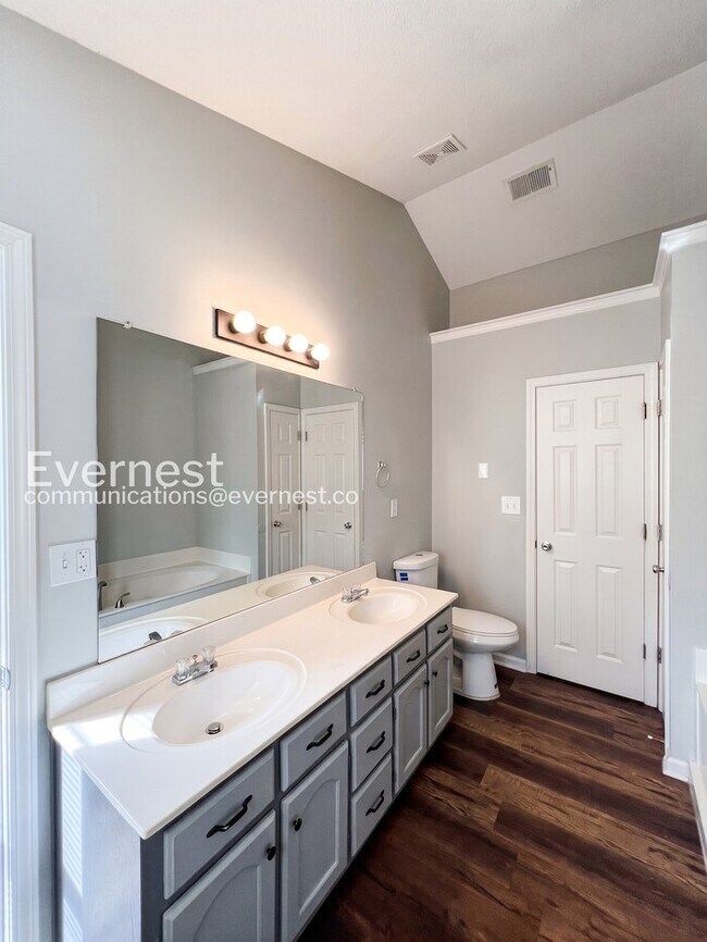 Photo - 5370 Woodchase Dr