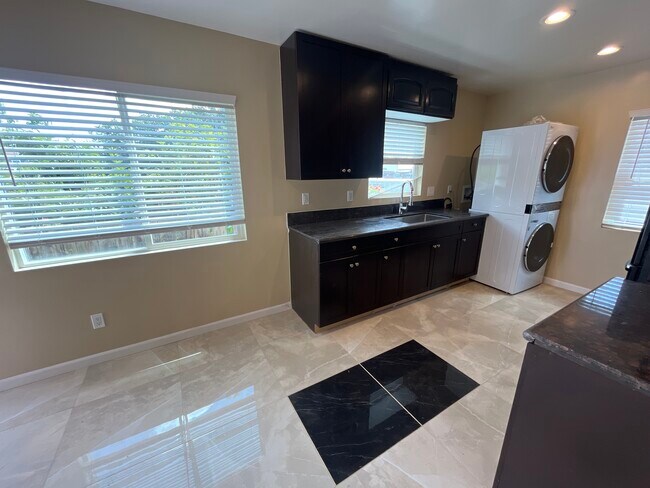 Photo - 4858 Palm Ave