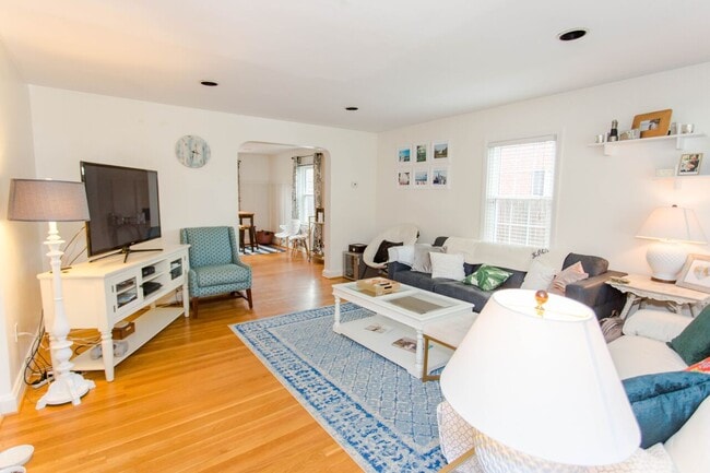 Photo - 978 Radcliffe Rd