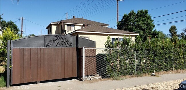 Building Photo - 15733 Victory Blvd Unit 15733 Rental