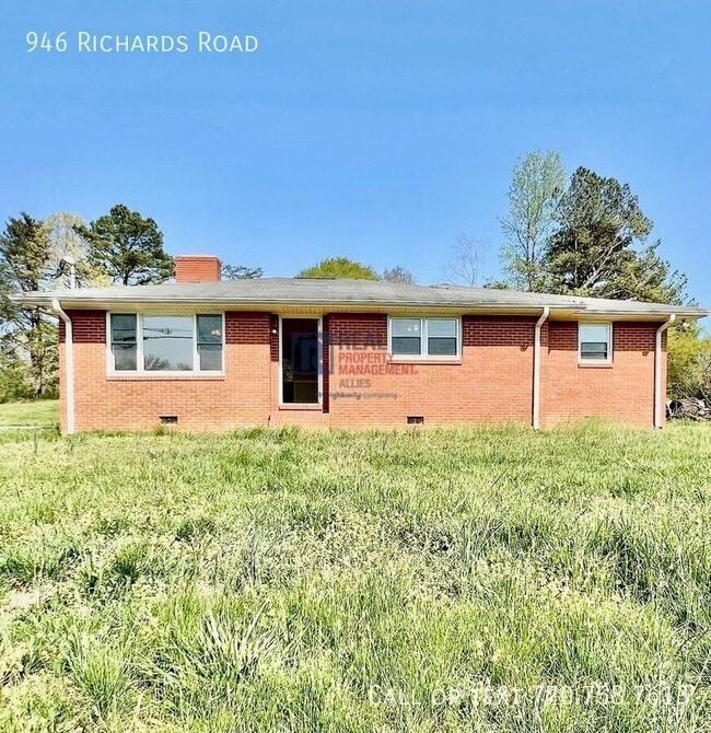 Building Photo - 946 Richards Rd NE