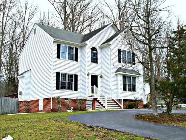 Photo - 4 BR/ 2.5 BA Spacious home in Chesterfield