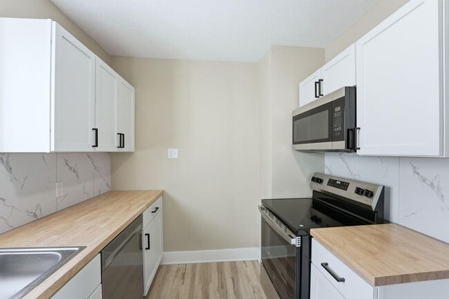 Photo - 2221 Eby Ave