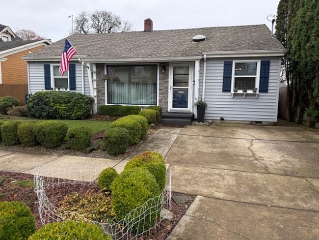 Building Photo - 6 Month Lease 2 Bedroom 2 Bath Newberg OR 97132