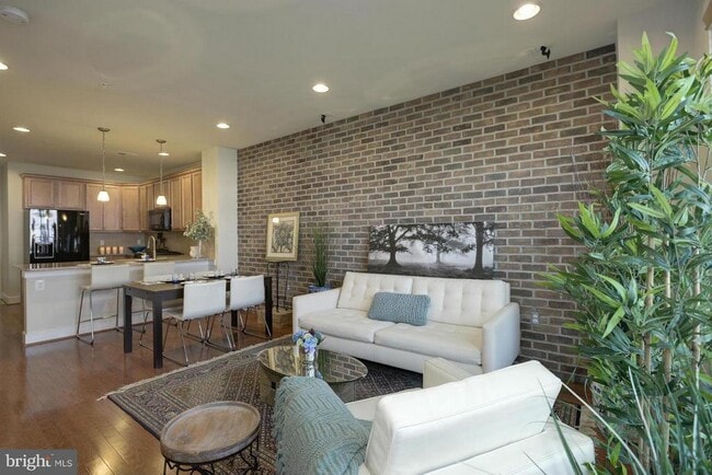 Building Photo - 2009 Richmond Hwy Unit 101