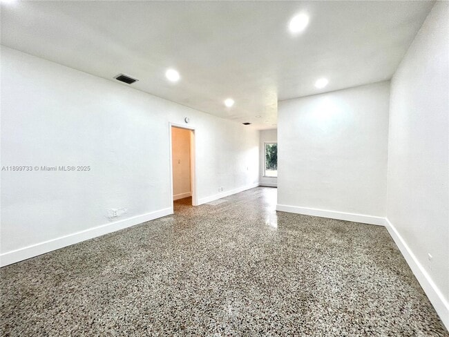 Photo - 11020 NE 10th Ave Unidad 1