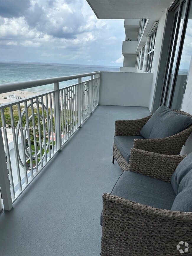 Building Photo - 5825 Collins Ave Unit 11E Rental