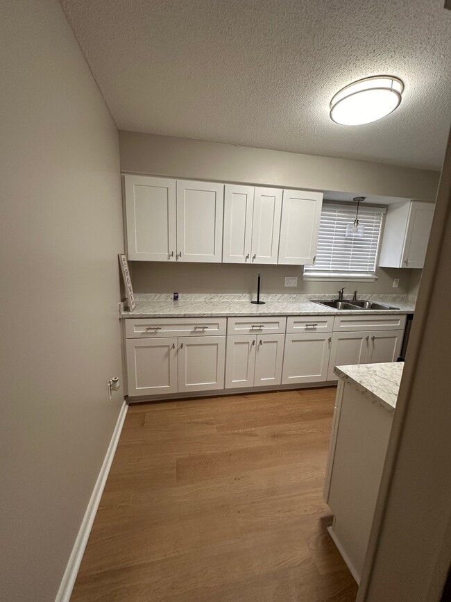 Photo - 102 Briarview Cir
