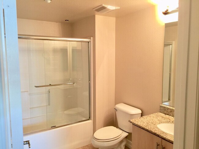 Photo - Large upgraded 1 Bdrm, 1 Bath w/storage ro... Unidad 307