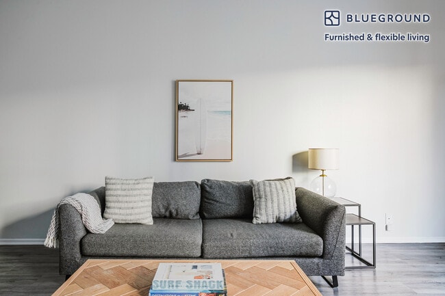 Photo - 747 Gayley Ave Apartamento Unidad FL3-ID1269