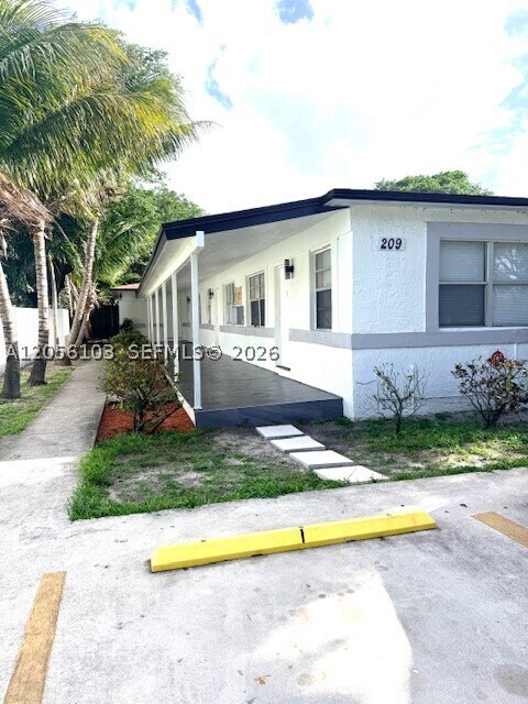 209 NW 10th St Unit 1