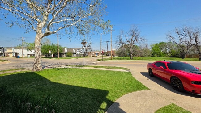 Photo - 145 N Kealy Ave Unit 2