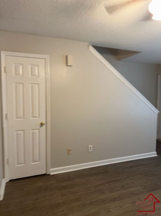 Photo - 181 East Ave