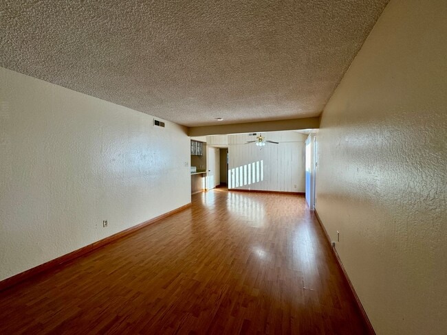 Photo - 7037-7039pe Unit 7039pe