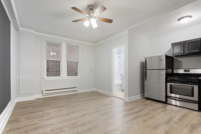 Building Photo - 5860 N Kenmore Ave Unit 204 Rental