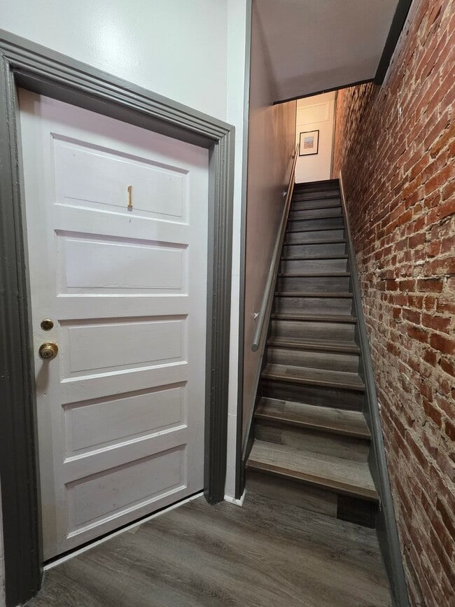 Photo - 1420 N Van Buren St Unit 1