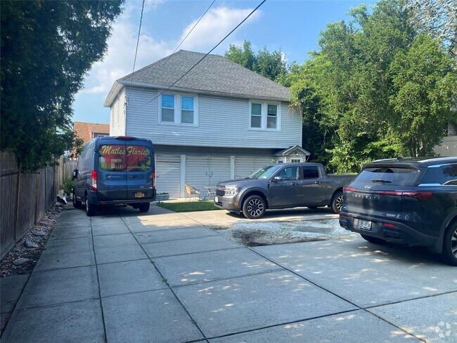 Building Photo - 122 Combs Ave Rental