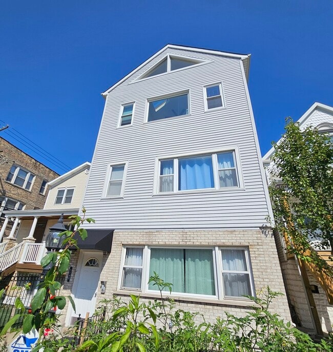 Building Photo - 1140 W Barry Ave Unit 1 Rental