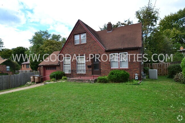 Building Photo - 4 Bedroom Brick home in Windsor Heights cu...