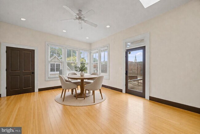 Photo - 415 William St