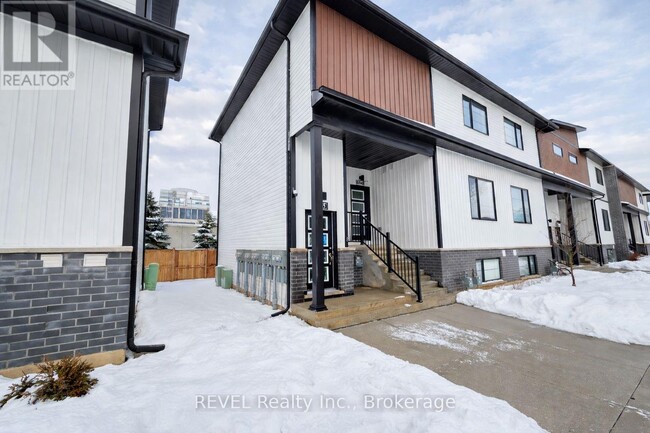 Photo - 615 - 4263 FOURTH AVENUE