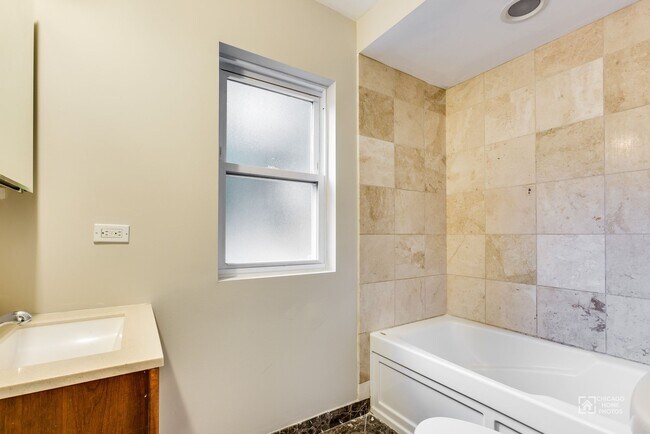 2B - Bathroom - Brummel 623-631 Evanston Unit 623-2