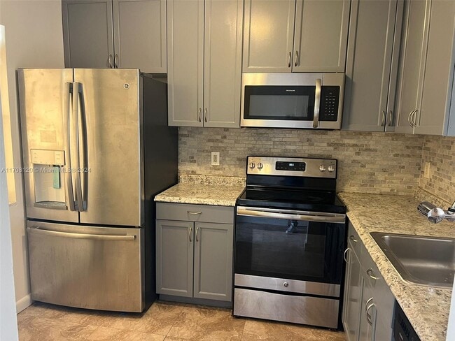 Building Photo - 8620 N Sherman Cir Unit #406 UPDATED Rental
