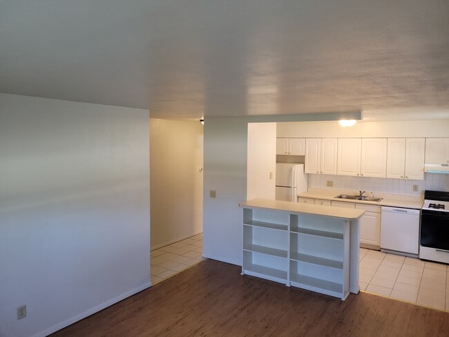 Building Photo - 1201 Wall St Unit 4