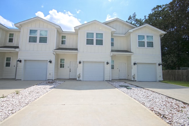 Building Photo - Pet-Friendly 3BR Townhome in Meadow Brook ...