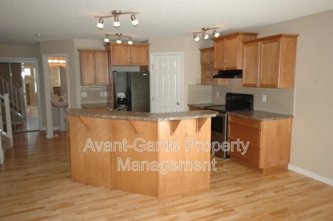 Photo - 17011-17074 74 St NW