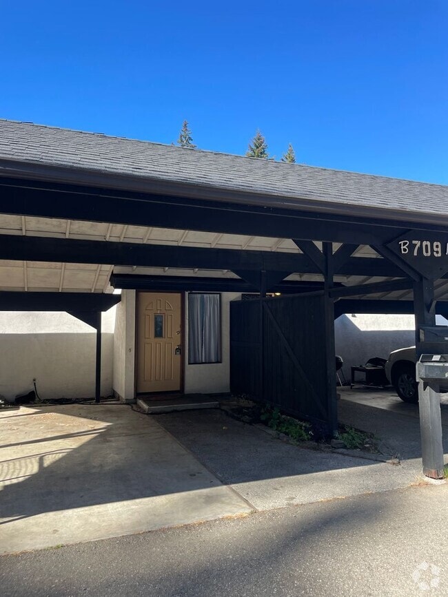 Building Photo - Erickson (709 Sheridan Rd) Unit #B Rental