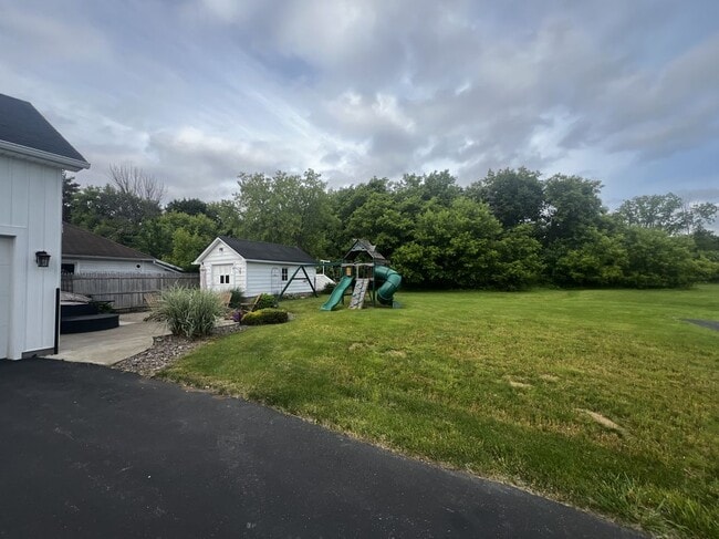 Photo - 1229 Long Pond Rd