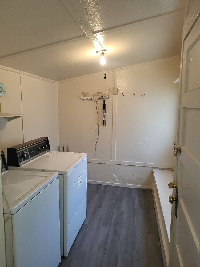 Photo - 4381/2 14th St - 2BR house behind Victorian Square in Sparks